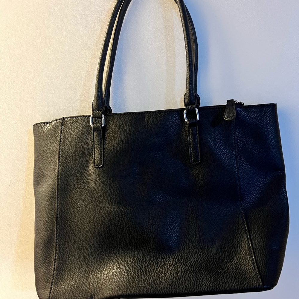 Guess Purse - Picture 4 of 4